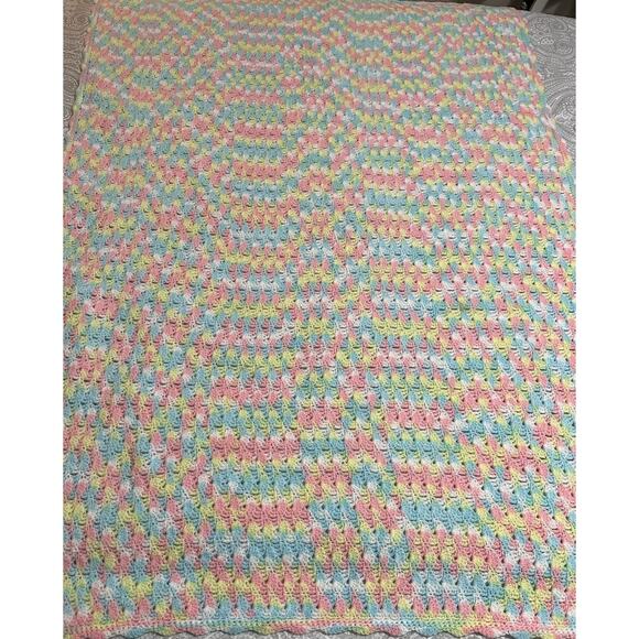 Vtg Baby Blanket Afghan Crochet Scallop Edge Trim Variegated Handcrafted 38”x48” - Picture 1 of 6